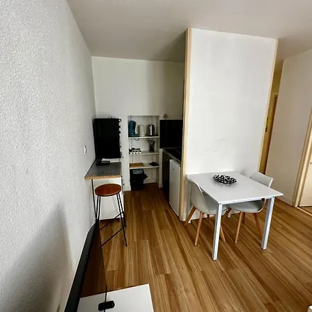 2 Pieces - Au Calme Sur Cour